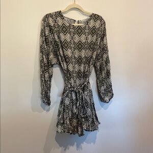 APRICOT New with Tags Women’s Geometric Olive Green and Cream Long Sleeve Dress.